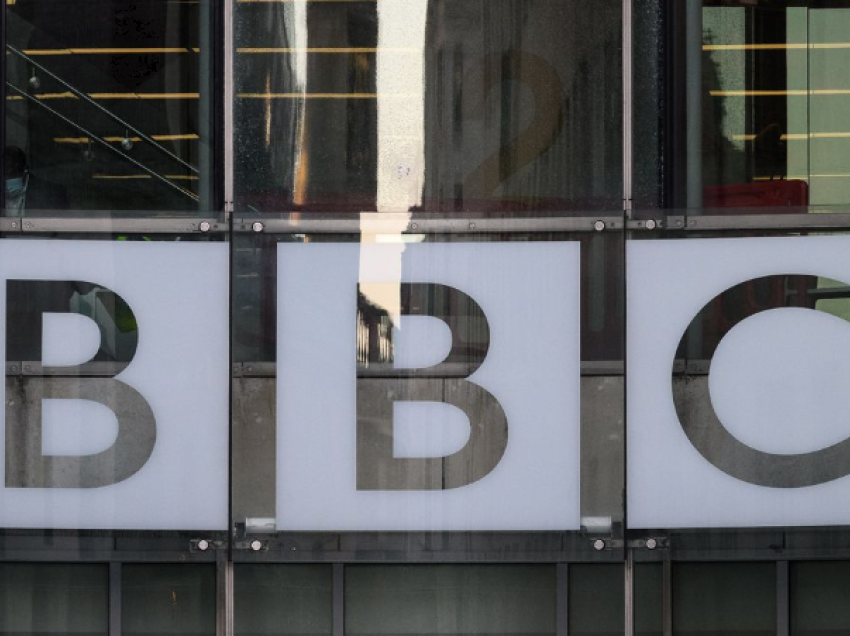 Pezullohet prezantuesi i njohur i BBC për blerje imazhesh degraduese seksuale nga vajza adoleshente