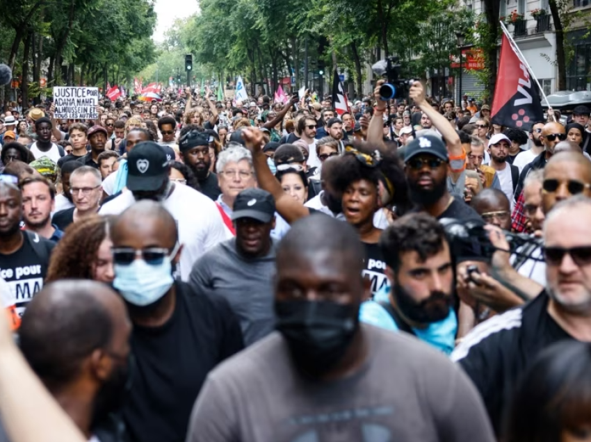 Franca ndalon mjetet piroteknike për festën kombëtare, pas trazirave