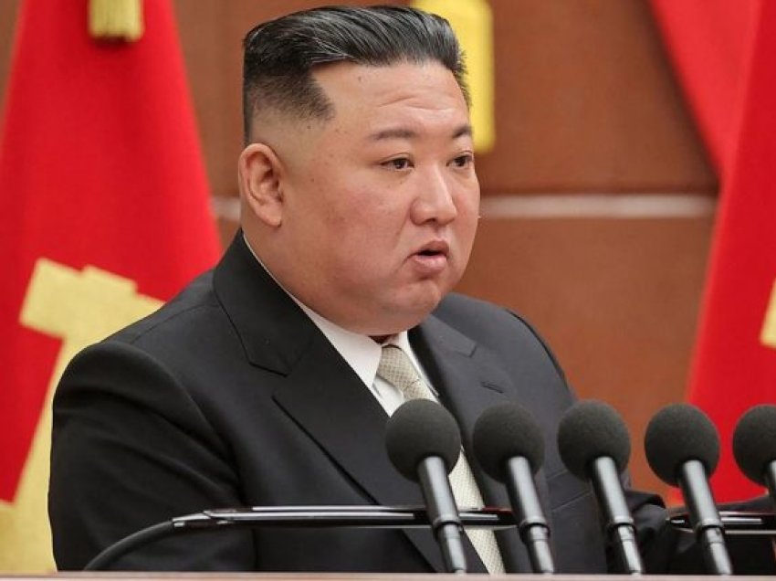 Kim Jong Un nuk ndalet, ndalon përdorimin e fjalës “të dua” në Korenë e Veriut: Gjuhë e kalbur e kapitalizmit