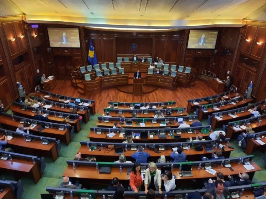 ​Falja e 100 eurove të tatimit, Murati përplaset me deputetët opozitarë