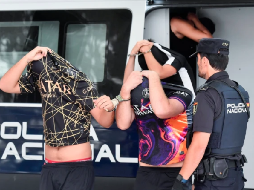 Gjashtë të rinj gjermanë arrestohen për përdhunimin e turistes bashkëkombase në Spanjë