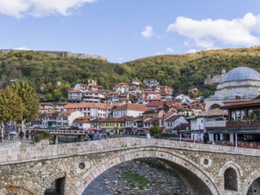 Përleshje fizike mes tre personave në Prizren