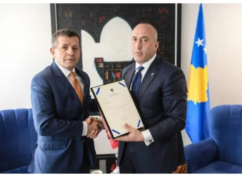 “Turist në UÇK”, Haradinaj i kishte ndarë Mustafës medalje për kontributin për liri