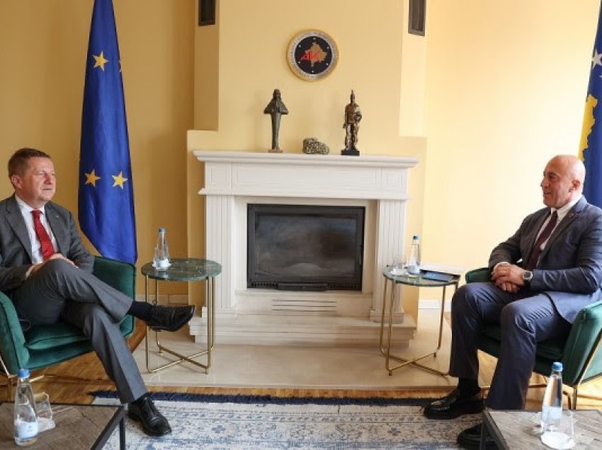​Haradinaj takoi ambasadorin e BE-së, diskutuan për çështjet aktuale në vend