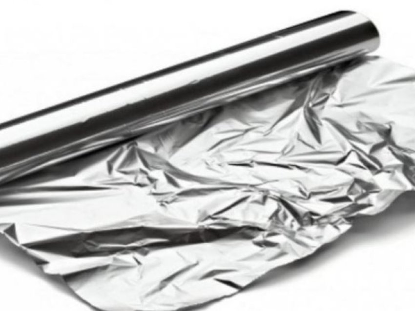 Mos i mbështillni asnjëherë ushqimet e mbetura me letër alumini
