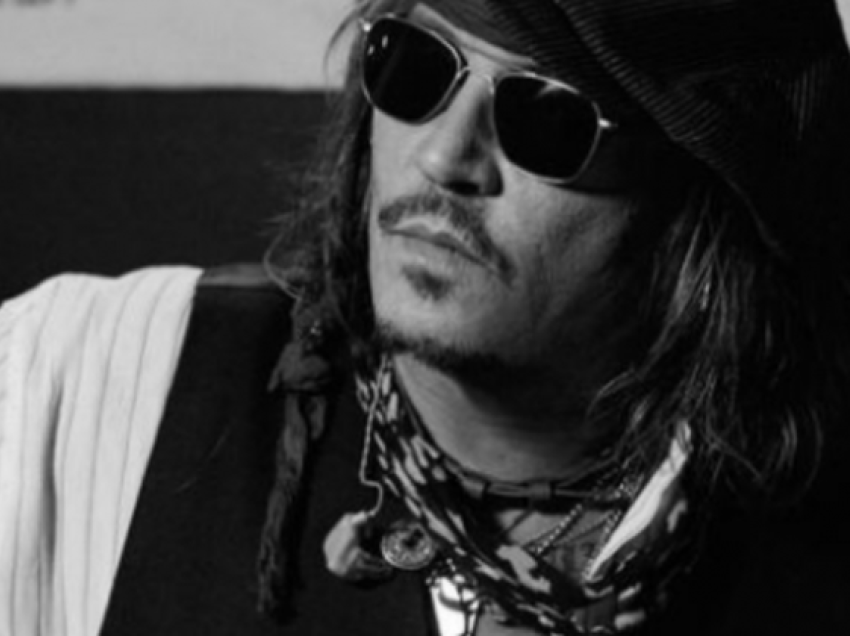 U gjet pa ndjenja në dhomën e hotelit, përkeqësohet gjendja shëndetësore e Johnny Depp
