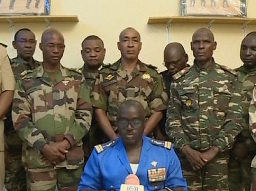 Ushtria e Nigerisë shpall grusht-shtet, ShBA-ja e BE-ja i dalin në mbështetje presidentit e institucioneve