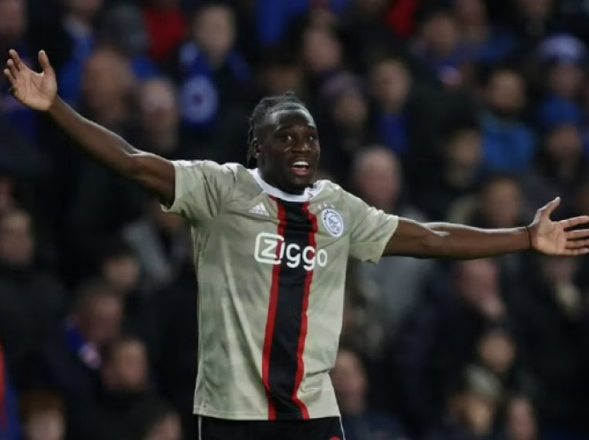 Fulham transferon mbrojtësin nigerian të Ajaxit