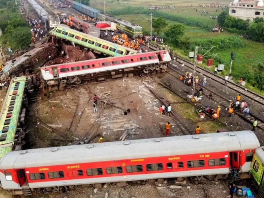 Ngjarje tragjike/ Përplasen dy trena në Indi, të paktën 288 të vdekur – i mbijetuari rrëfen tmerrin