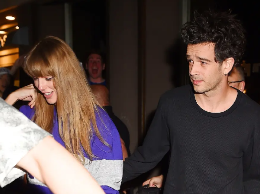 Mes romancës me Taylor Swiftin – Matty Healy puthi në buzë një roje sigurie 