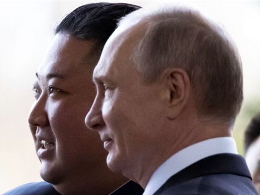 Kim Jong Un zotohet “t’ia mbajë dorën” Putinit për bashkëpunim strategjik