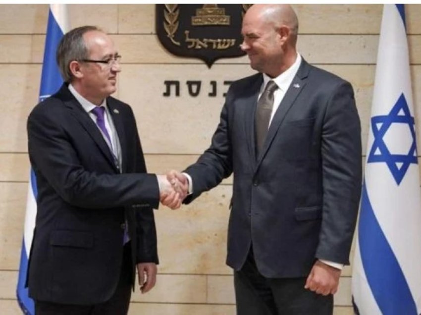Hoti i kërkon Izraelit të hapë Ambasadë dhe t’ia heq vizat Kosovës