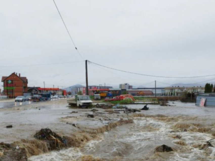 Idrizi: Ka dëme nga vërshimet në Vushtrri, por situata është e menaxhueshme