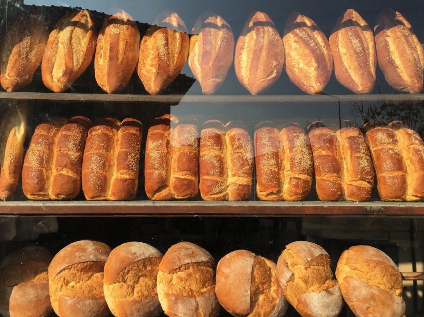Pse nuk ulet çmimi i bukës, kur i miellit ka rënë? Flet eksperti i ekonomisë