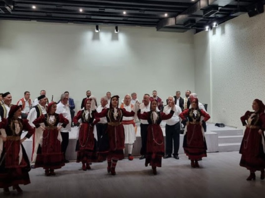 ​Korça me 60 interpretues të folkut në festivalin e Gjirokastrës