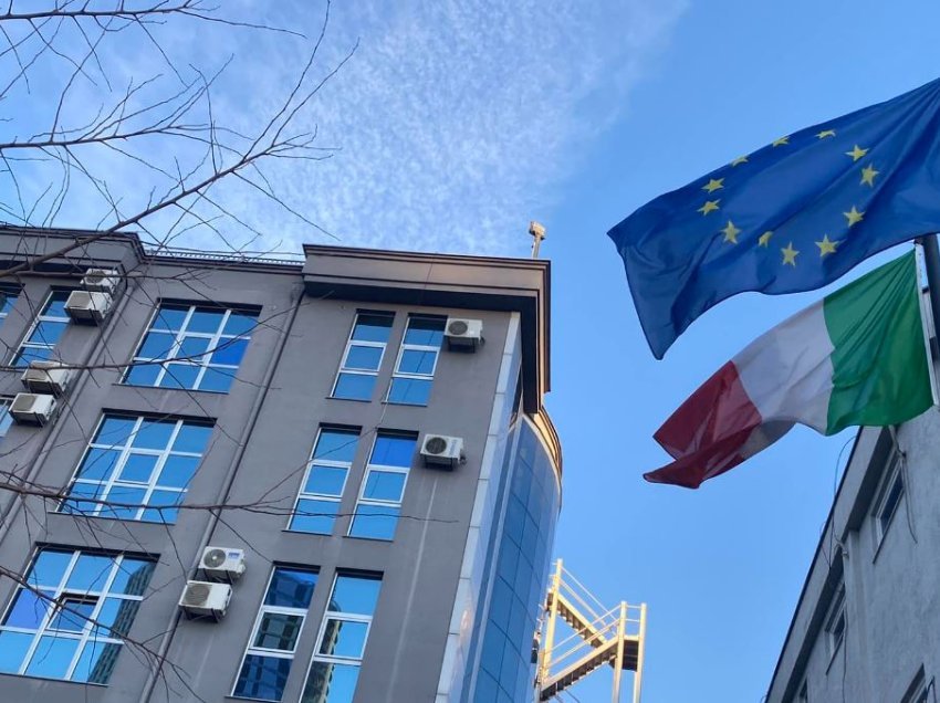 Ambasada e Italisë u shpreh ngushëllime familjarëve dhe miqve të dy viktimave në Pejë