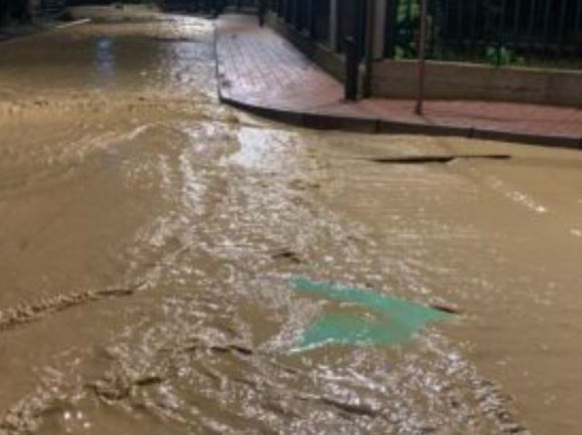 Vërshimet në Pejë, dyshohet për të vdekur