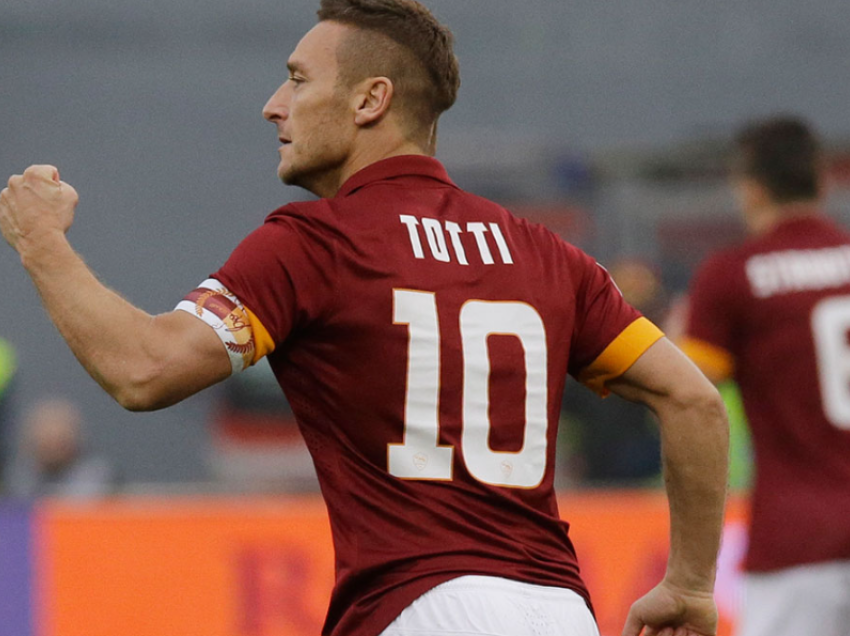 Totti iu përgjigj pyetjes për mundësinë e drejtimit të Romës