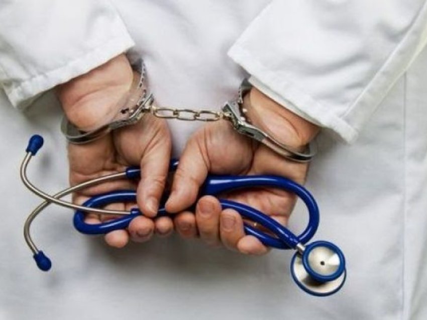 Këta janë tre mjekët e arrestuar në Prizren, dyshohen për vdekjen e foshnjës