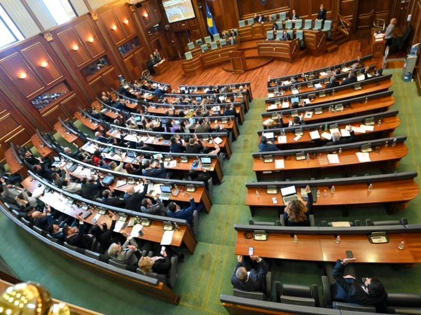 Kalon mocioni i VV-së; ​PDK dhe LDK lëshojnë sallën e Kuvendit