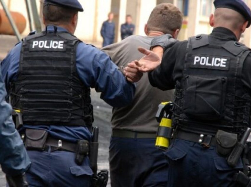 Ishte i kërkuar ndërkombëtarisht, Policia arreston një person në Gjakovë