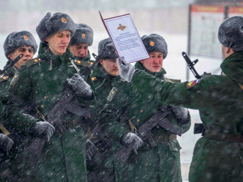 Rusia planifikon të rekrutojë 400,000 ushtarë