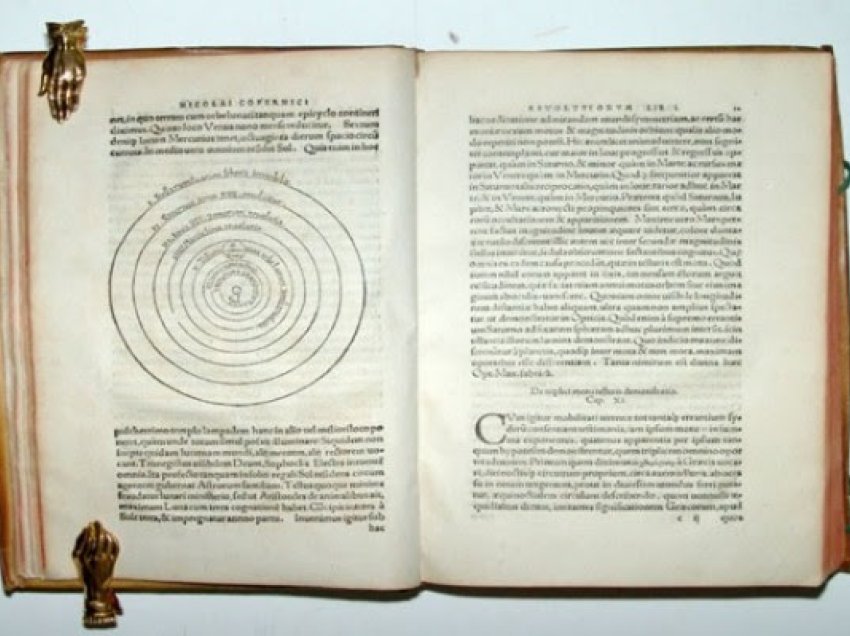 ​Libri i Kopernikut mbi astronominë mund të arrijë të shitet deri në 2.5 milionë dollarë