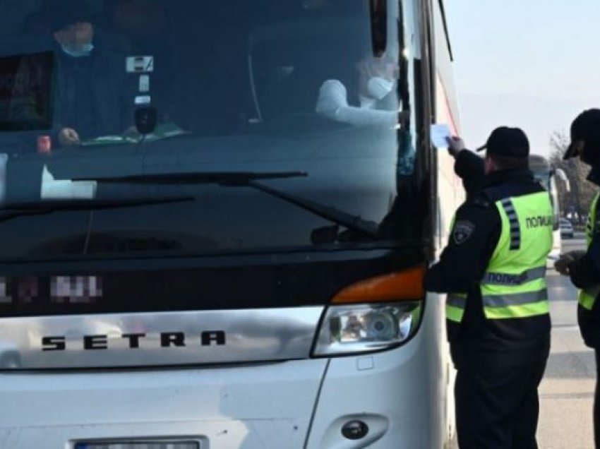 Shqiptohen 55 masa kundër transportuesve që transportojnë nxënës në Maqedoni
