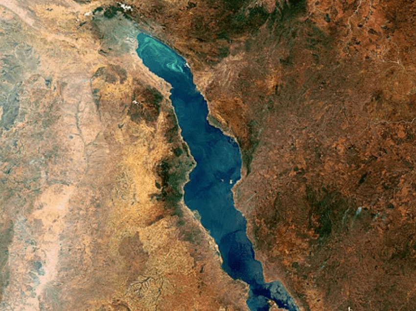 Ndarja e Afrikës në dy pjesë po krijon një oqean të ri?