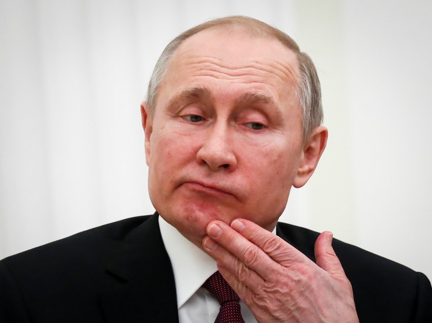 Scheffer: Putin tani duhet të frikësohet nga udhëtimet jashtë Rusisë