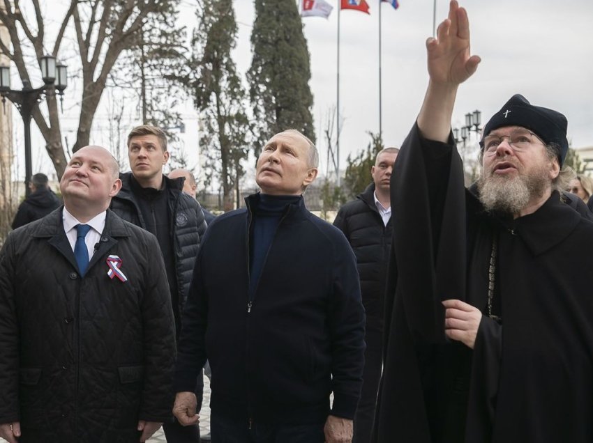 E papritur: Vladimir Putin viziton qytetin e Mariupolit në Ukrainë