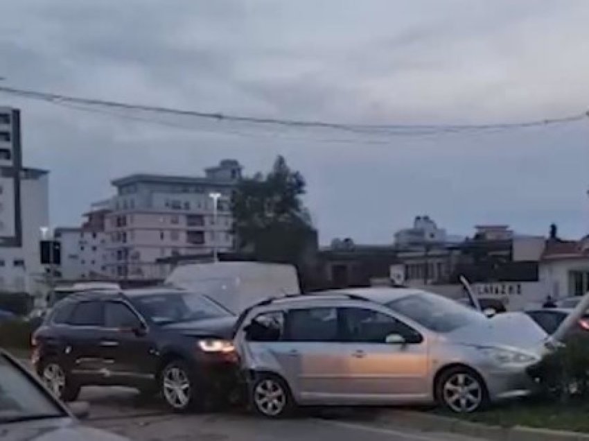 I shkarkuar nga dogana e Fierit për një skandal, kush është shoferi që shkaktoi dy aksidente në Vlorë
