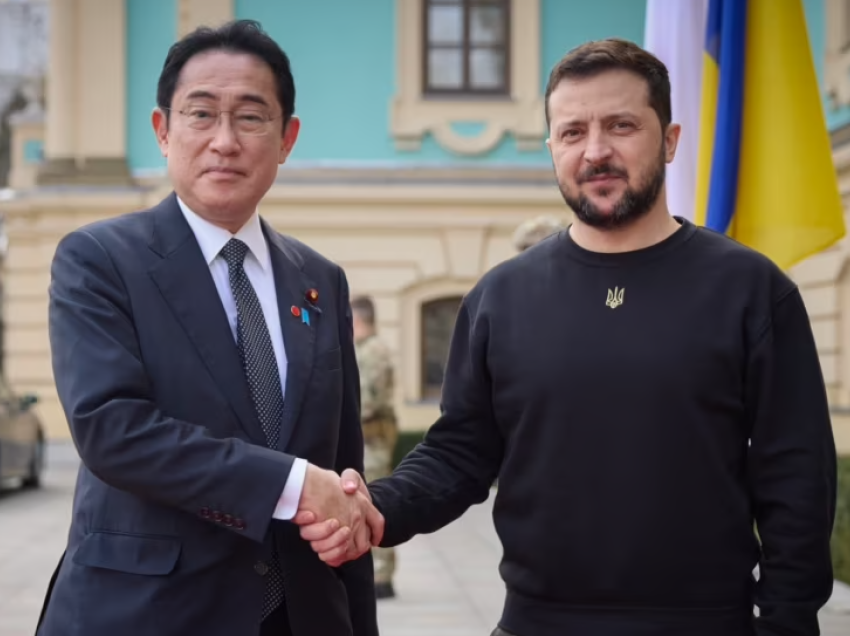 VOA/ Kryeministri i Japonisë viziton Ukrainën, ofron mbështetje
