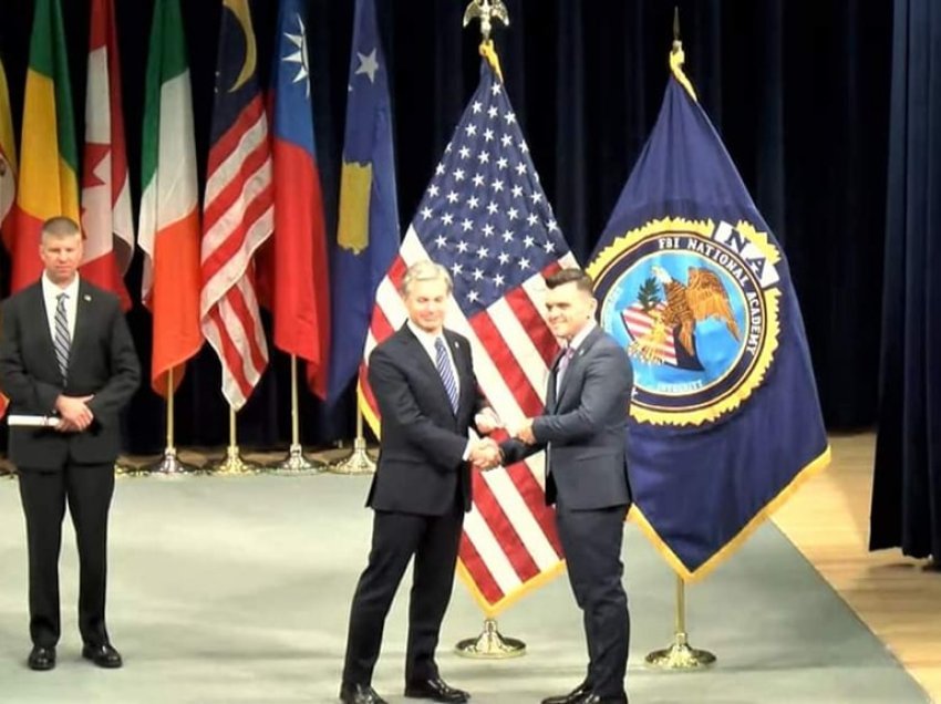 Haradinaj uron Kapitenin e Policisë së Kosovës që diplomoi në Akademinë e FBI-së