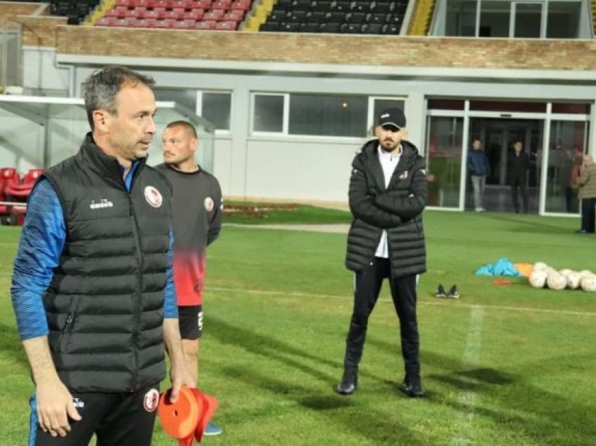 Flamurtari prezantoi trajnerin e ri pas humbjes me Dinamon