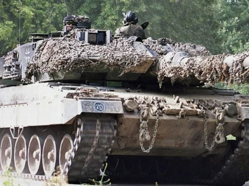 Tanket gjermane “Leopard 2” mbërrijnë në Ukrainë