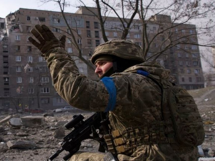 Vijojnë sulmet ruse në Ukrainë, granatimet vrasin dy civilë