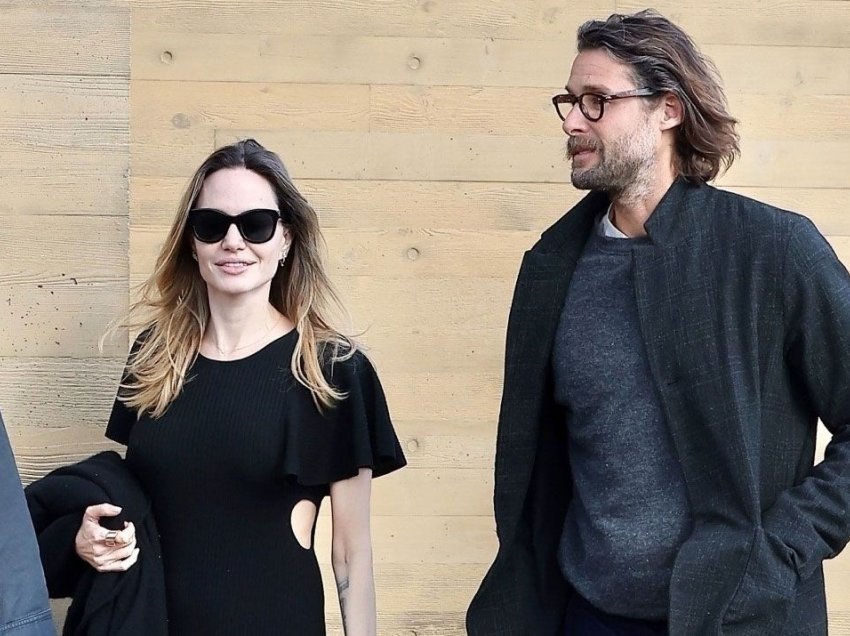 “I riu” i Angelina Jolie ngjason me Brad Pitt, dyshja fotografohen bashkë 