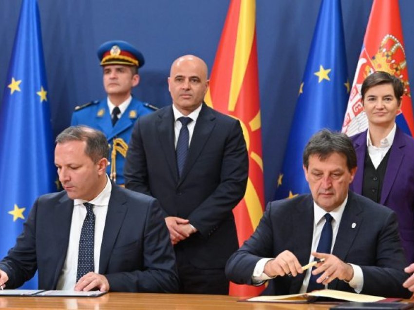 Nënshkruhen disa dokumente dypalëshe në mes qeverive të Maqedonisë së Veriut dhe Serbisë