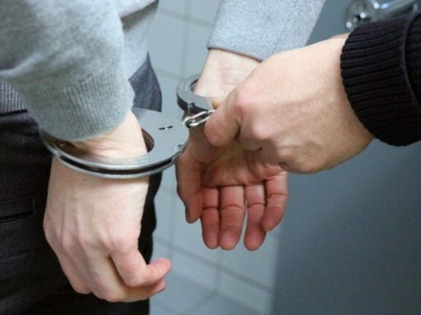 Dy shtetas të Shqipërisë rrihen mes vete, arrestohen nga Policia e Kosovës