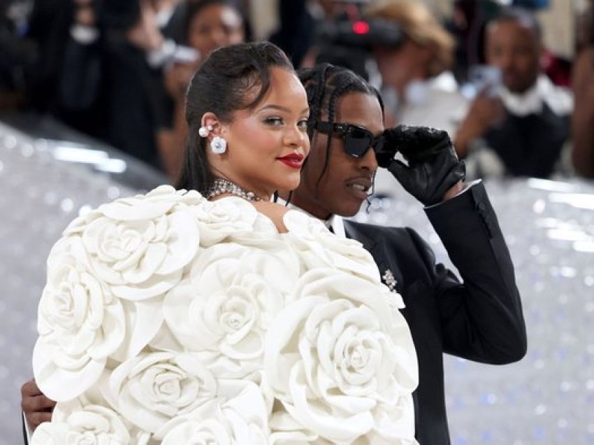 “Gjithçka është ndryshe”, Rihanna tregon vështirësitë e shtatzënisë së dytë 