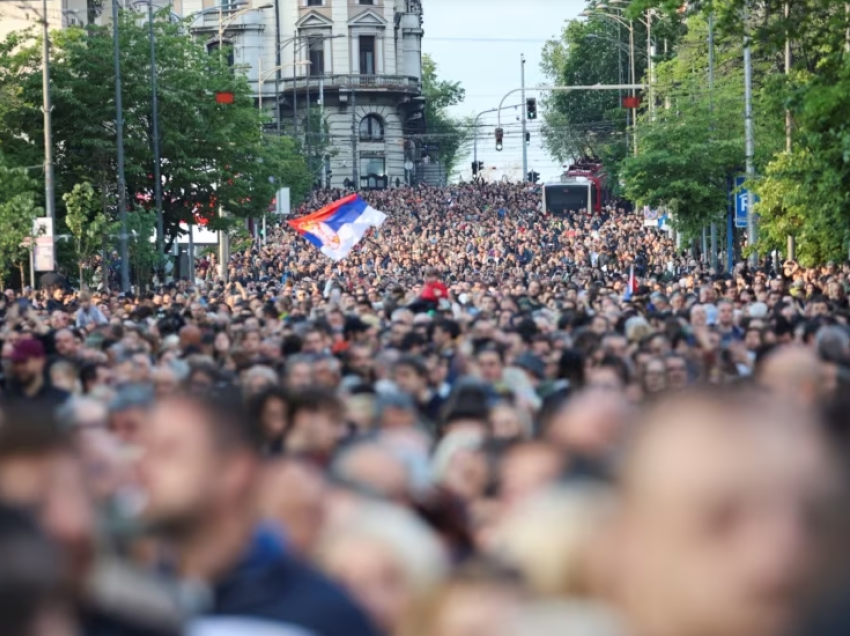 Mijëra veta protestojnë kundër dhunës në Serbi pas vrasjeve në masë javën e kaluar