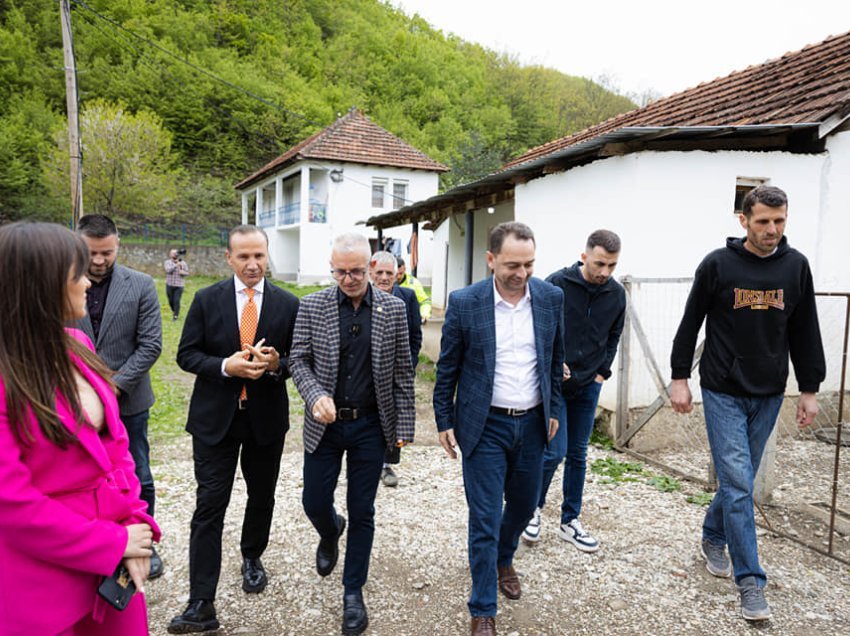 Fondacioni “Behgjet Pacolli” dhe “Jetimat e Ballkanit”, nisin ndërtimin e shtëpive në Skenderaj pas vërshimeve të janarit