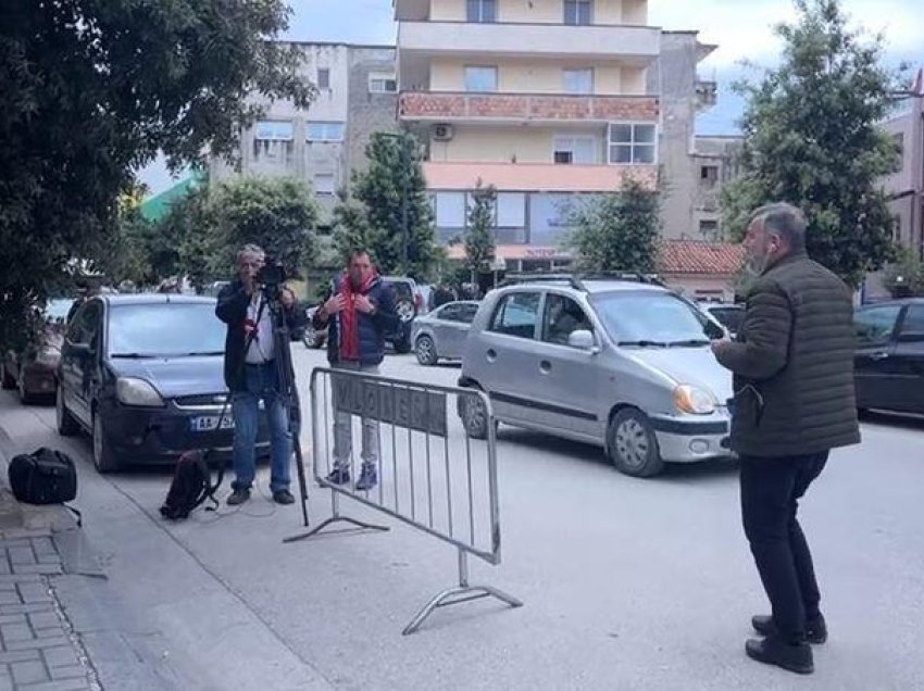 Seanca për Fredi Belerin, mediat greke mbërrrijnë në gykatën e Vlorës