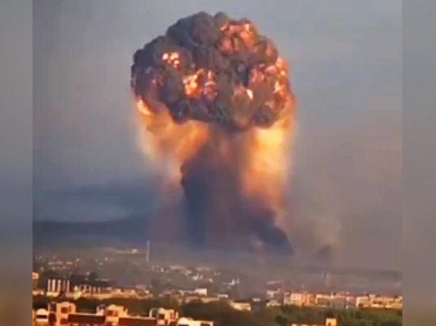 Ushtria ruse vazhdon sulmet mbi qytetet ukrainase, godet fabrikën e raketave – nga shpërthimi u plagosën 30 civilë