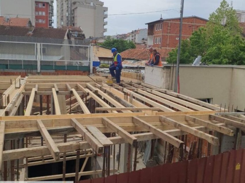 Rrënohet një objekt pa leje në lagjen Topane në Prishtinë