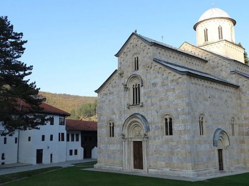 ShBA-ja sërish kritika Qeverisë që nuk po e zbaton vendimin për Manastirin e Deçanit