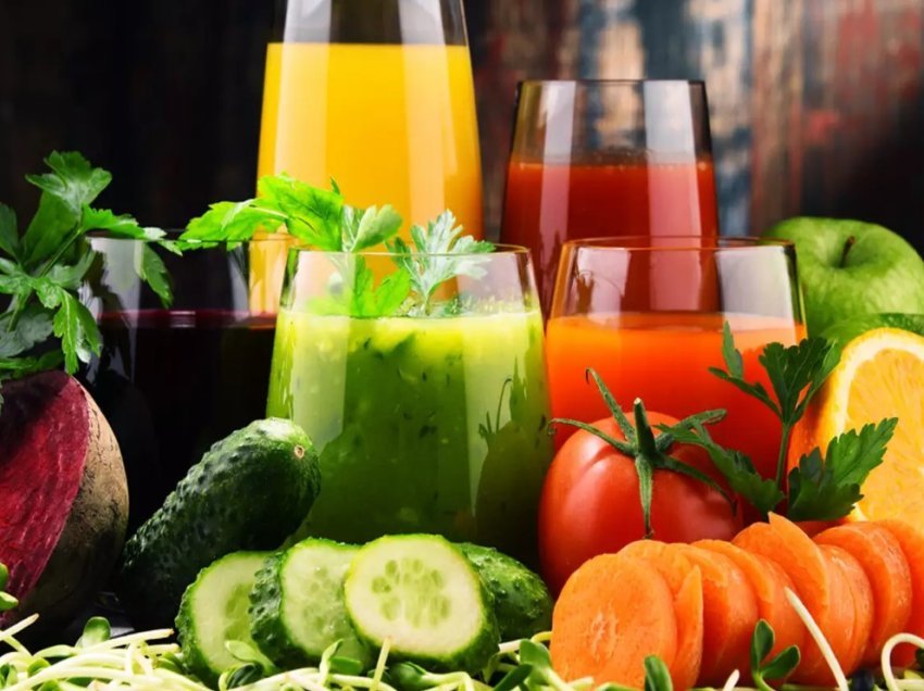 4 lëngje perimesh që do t’ju ndihmojnë të keni një trup të shëndetshëm