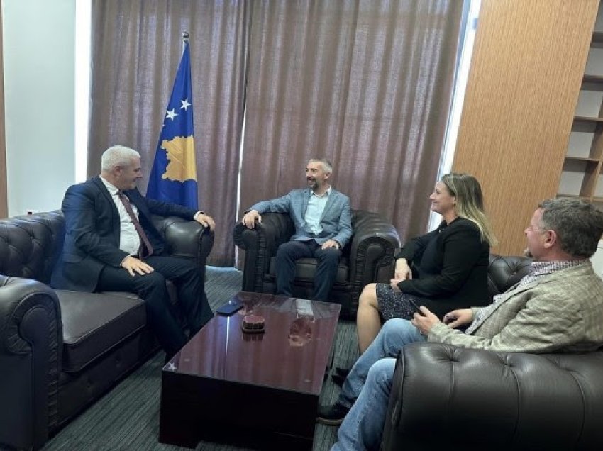 ​Sveçla vizitoi kryetarin e veriut të Mitrovicës