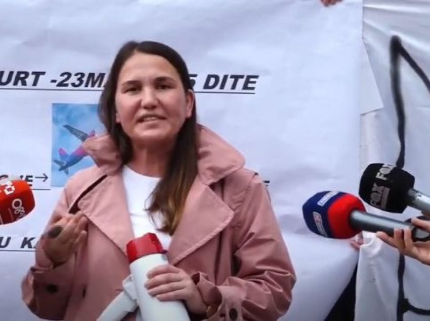 “Kemi të bëjmë me trafik organesh”, motra e Samir Sulës protestë para ministrisë së Drejtësisë: Ku është zemra e vëllait? Pse nuk hetoni rastin?